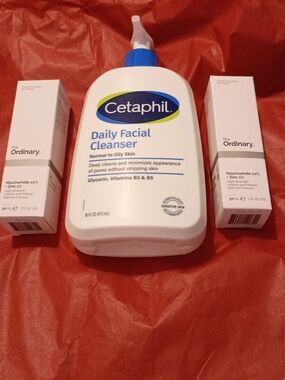 The Ordinary Niacinamide 10% + Zinc 1% - White with Silver Accents